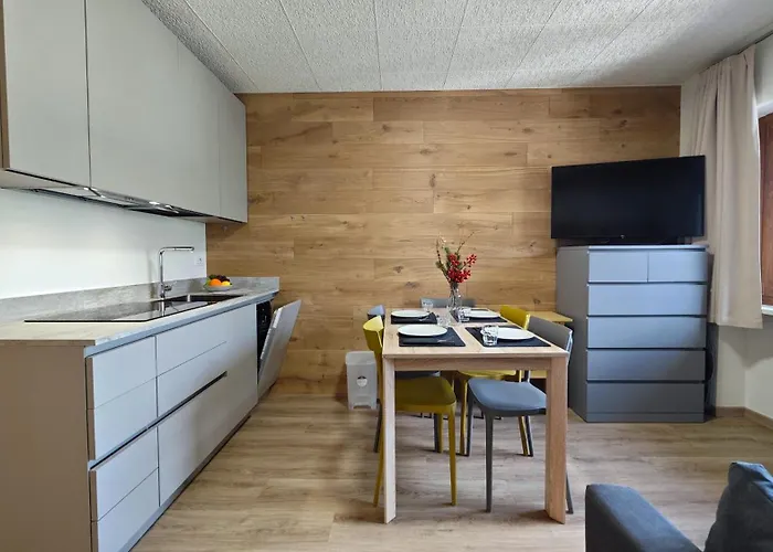 Hostdomus - Rainbow Apartment *